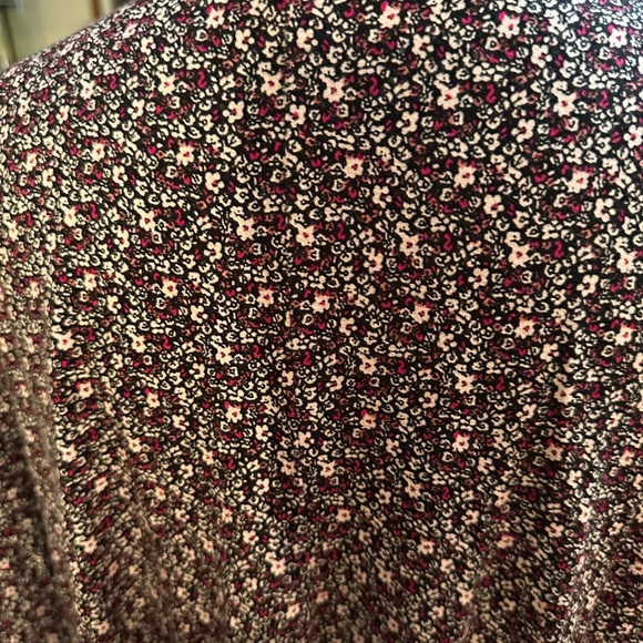 Plus size floral blouse - Picture 4 of 5